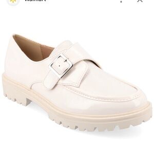 NWOB Journee Collection buckle Women's Cream Loafers